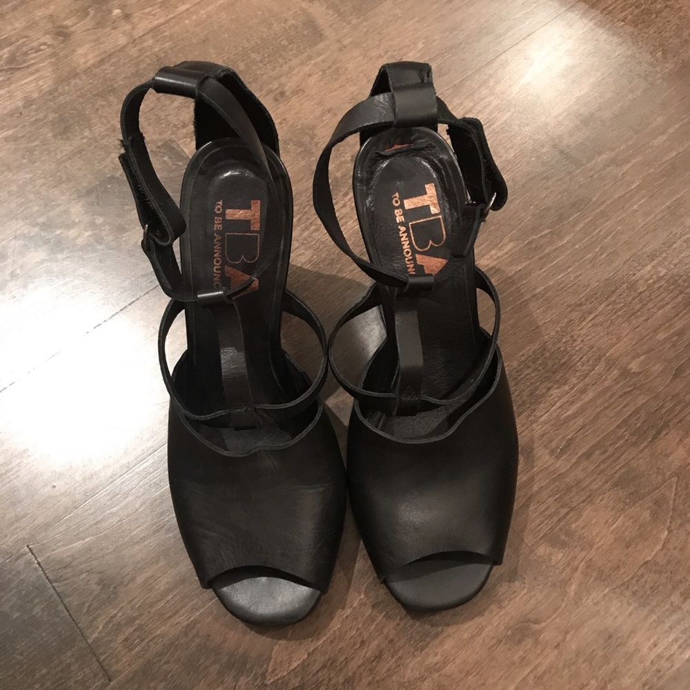 TBA BLACK T-Strap chunky heel